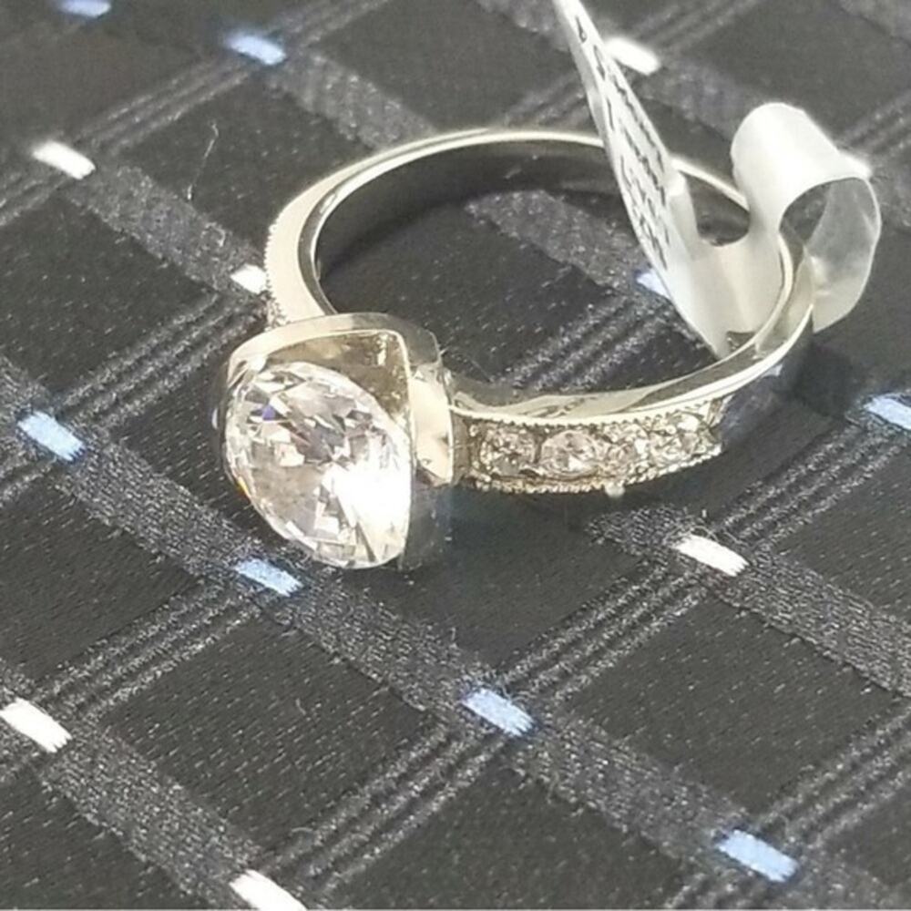 New‎ stainless steel ring with CZs size 7